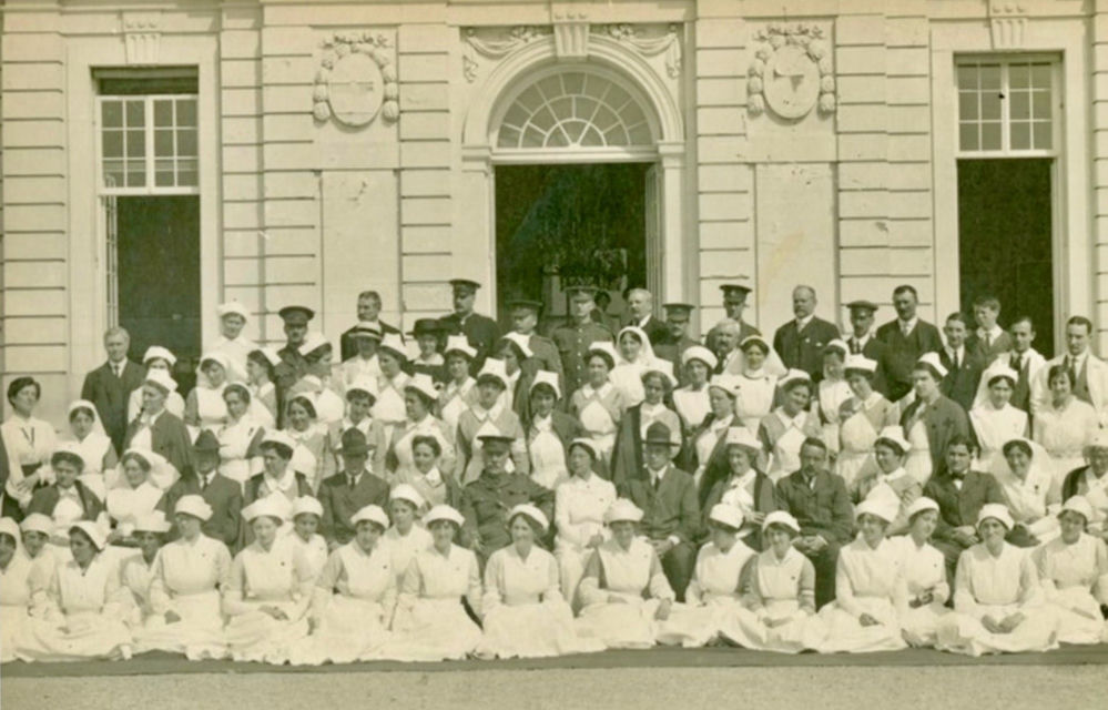 Staff of the American Women's War Relief Hospital at Oldway Mansion, World War I